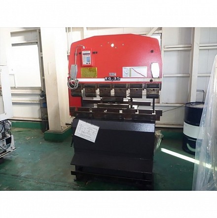 Máy chấn Amada RG35