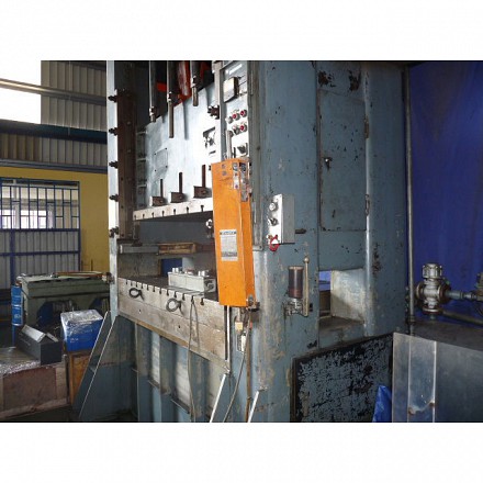 Máy Dập Thủy Lực OKK DCM-200B